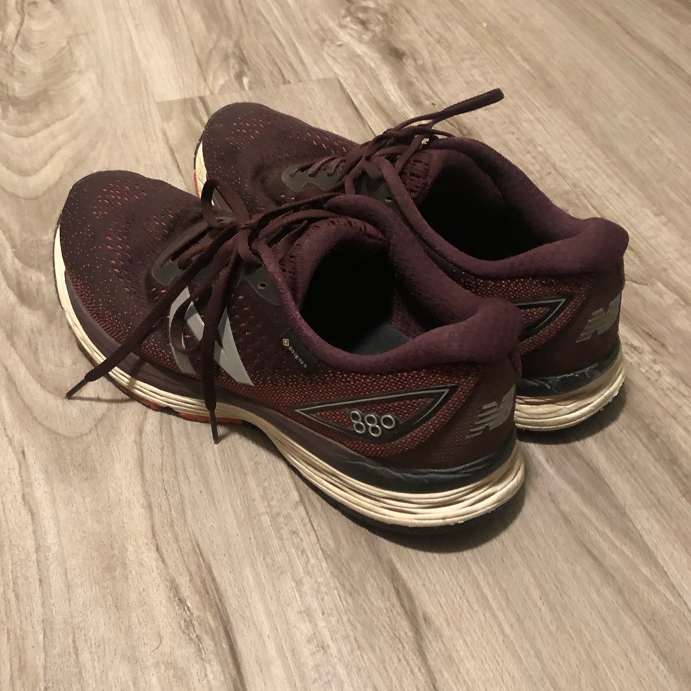 New Balance 880 Bergundy